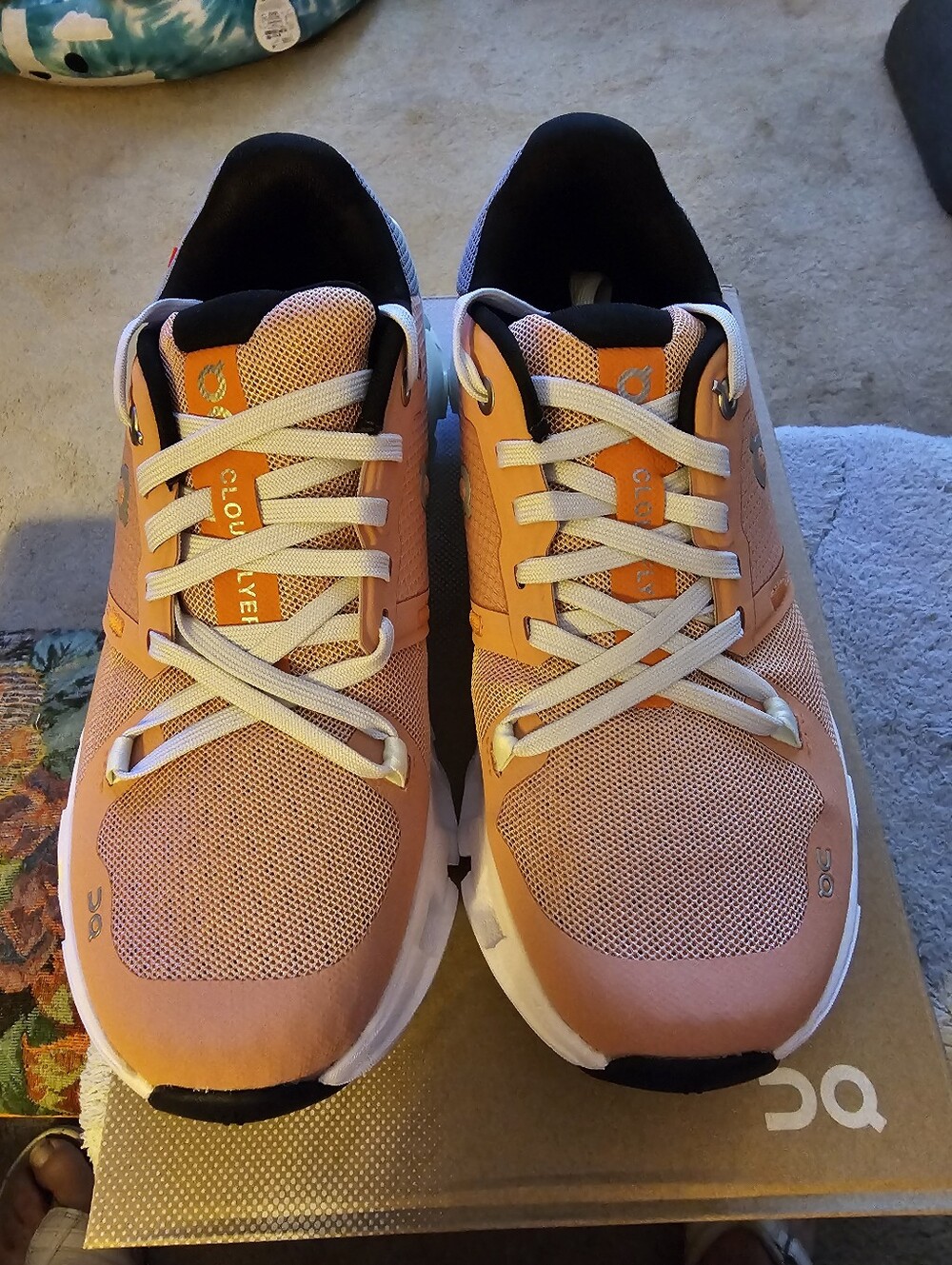 On Cloud Women’s Size 6 Cloudflyer 4 Peach/Aloe